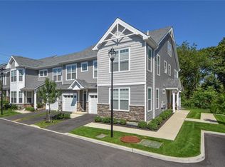 1802 Townhome Way, Huntington Station, NY 11746