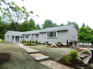 32 Lovejoy Rd, Andover, MA 01810