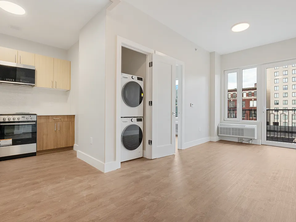 286 Rider Ave #618