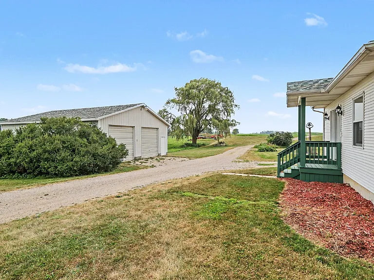 5050 Maple Grove Rd — Photo 5