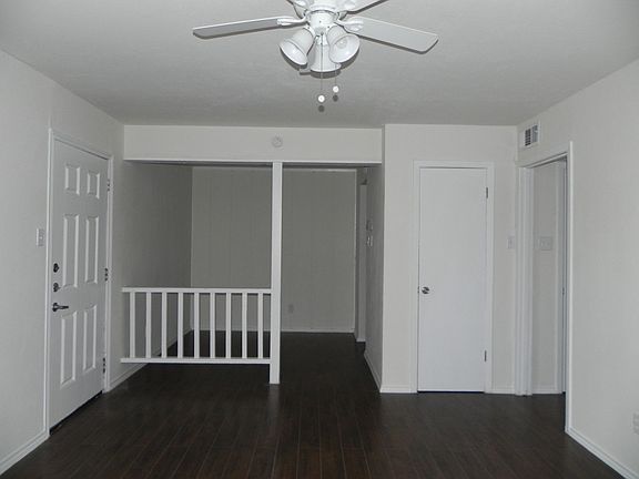 2nd image of 2808 Throckmorton St APT 209