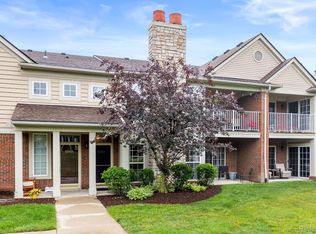 52061 Naugatuck Dr, Macomb, MI