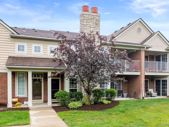 52061 Naugatuck Dr, Macomb, MI 48042