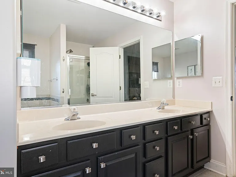 523 Windermere Dr — Photo 28
