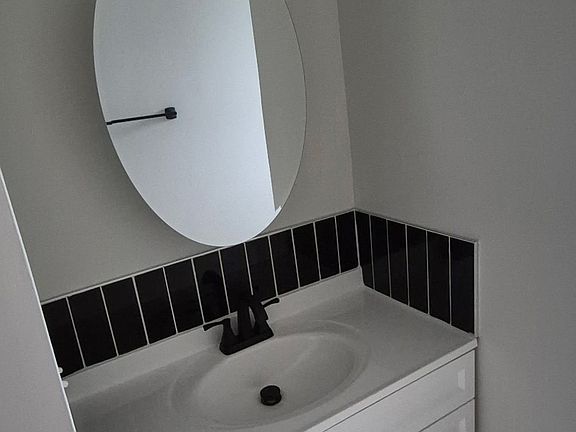 4th image of 51 Davenport Ave APT 1