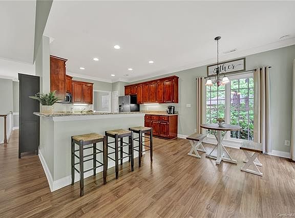 5th image of 934 Mallard Dr