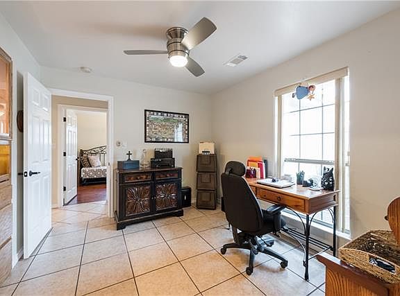 4th image of 141 Chesterfield Dr