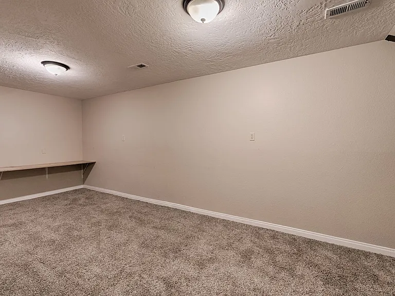 2960 S Apple St — Photo 24