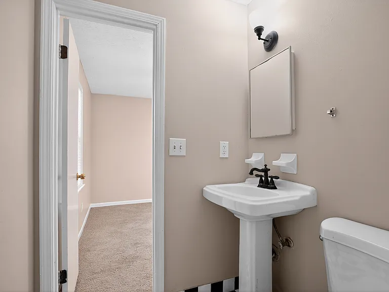 2501 Hartford Dr — Photo 5