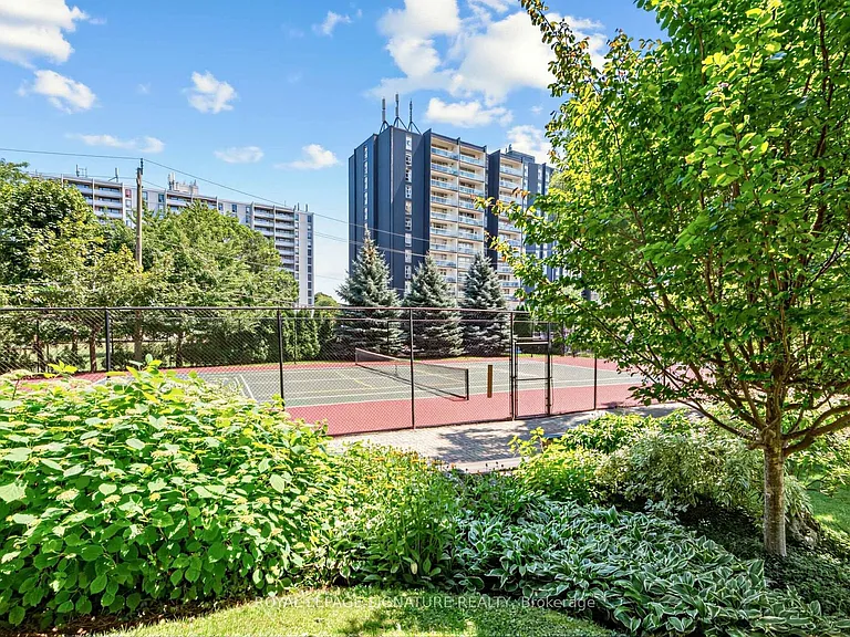 8111 Yonge St #1010 — Photo 48