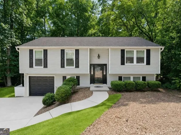 9682 N Pond Cir, Roswell, GA 30076