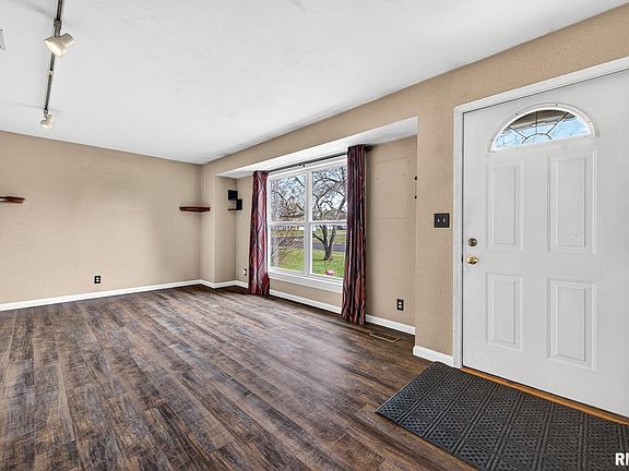 2nd image of 306 Parkview Dr