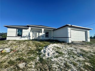 904 Vogiantzis Parkway Cpe, Coral, FL 33909