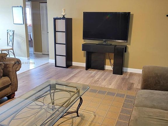 4th image of 2031 Dewey St APT 302