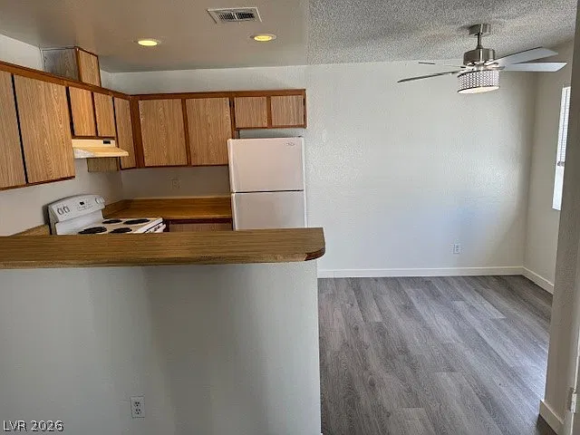 2 bed, 1.0 bath, 3212 sqft, $1,062 — Photo 3
