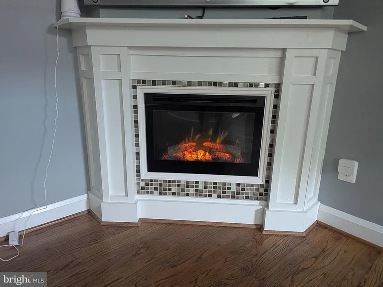 1543 Cottage Ln — Photo 6