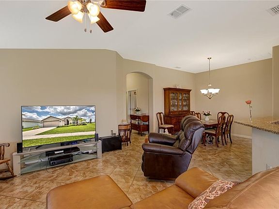 4th image of 4908 Havilland Dr #2