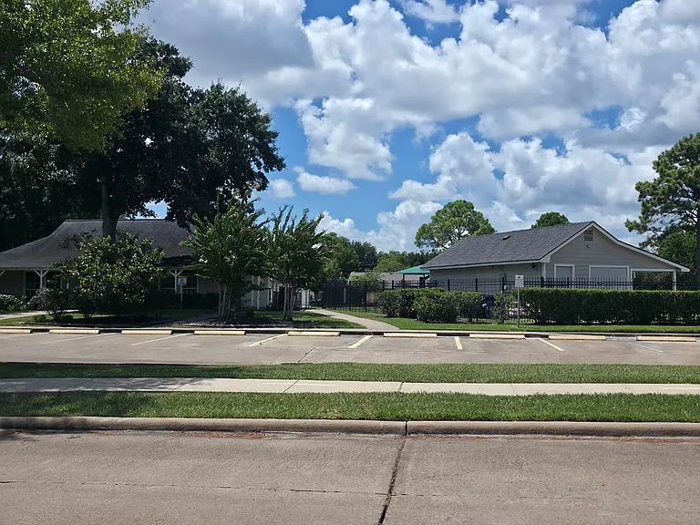 13915 Old Village Ln — Photo 19