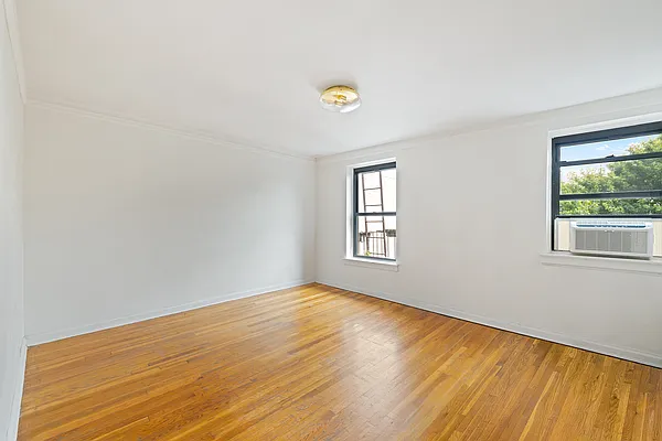 Rented by SERHANT. | media 11