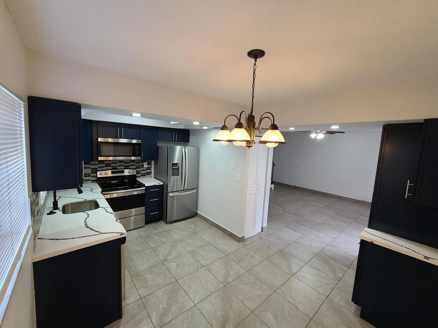 3801 SW 59th Ave — Photo 4