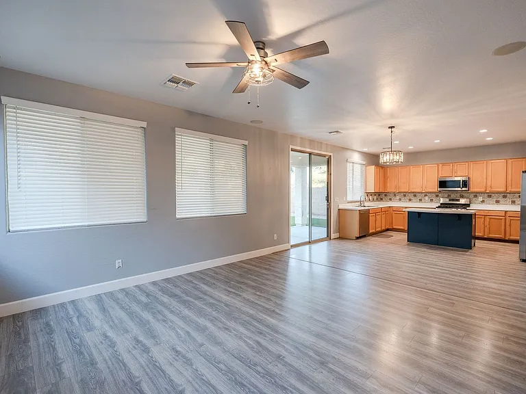 1546 E Nightingale Ln — Photo 12