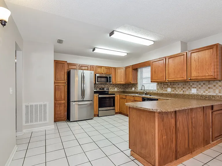 110 7th Jpv St — Photo 6