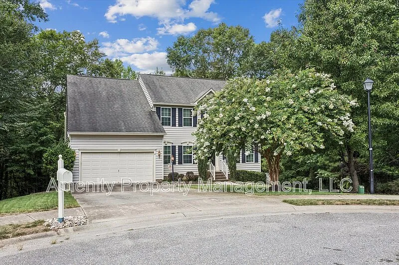 4 bed, 4.0 bath, 4107 sqft, $3,500 — Photo 2
