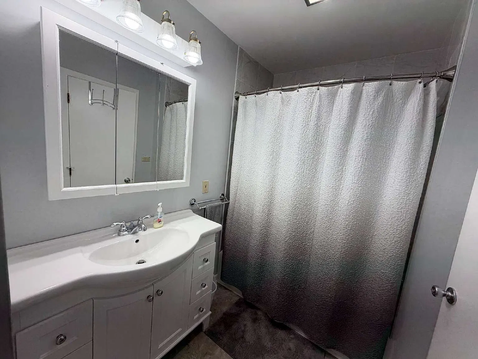 3 bed, 2.0 bath, $2,300 — Photo 4