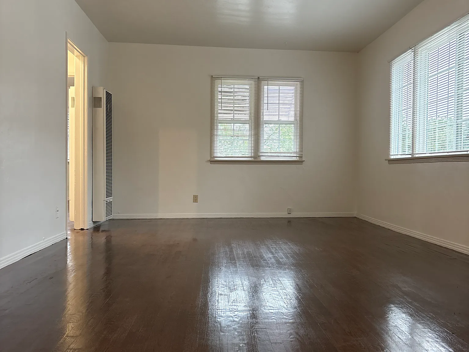 1712 Huntington Dr — Photo 3