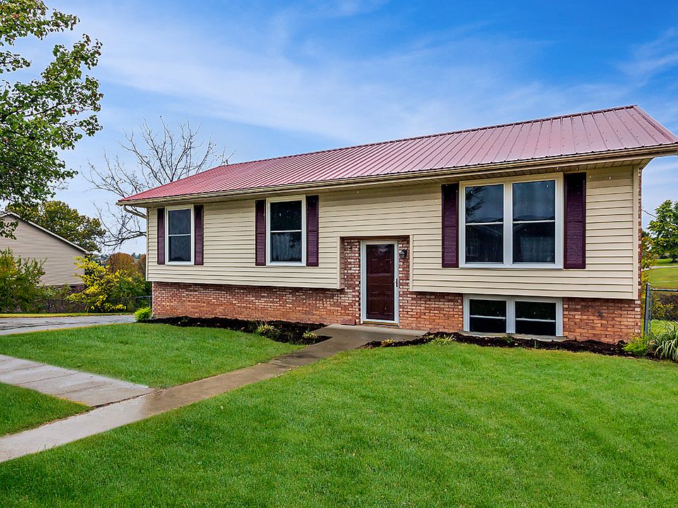 2nd image of 208 Hemlock Ct