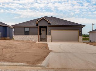 677 W Arbor Glenn Dr, Nixa, MO 65714
