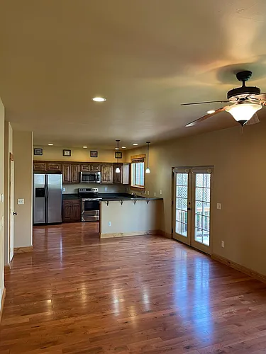 905 Saxon Way #D Photo 1