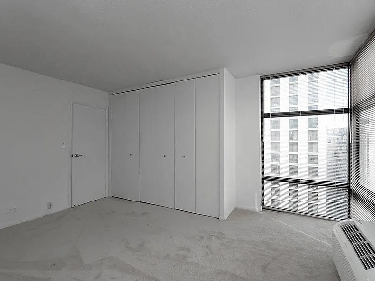 65 East Scott — Photo 37