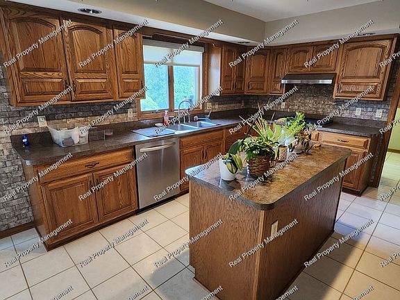4th image of 9121 Schillton Dr