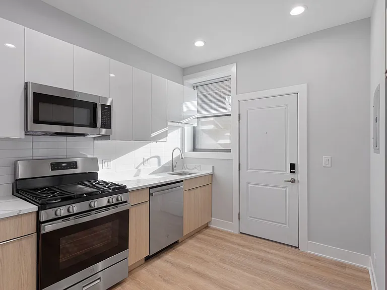 6929 N Lakewood Ave — Photo 17