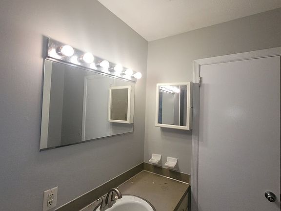 5th image of 3921 Howard Ave