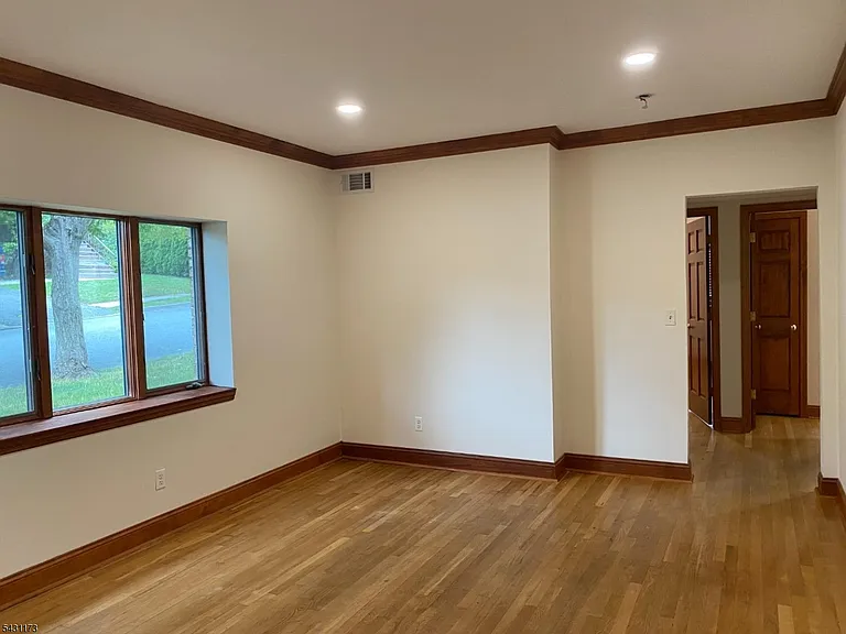 4 Hamilton Ave #1 — Photo 10