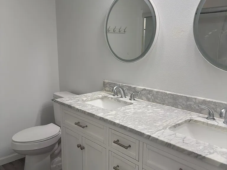 603 Bainbridge Dr — Photo 1