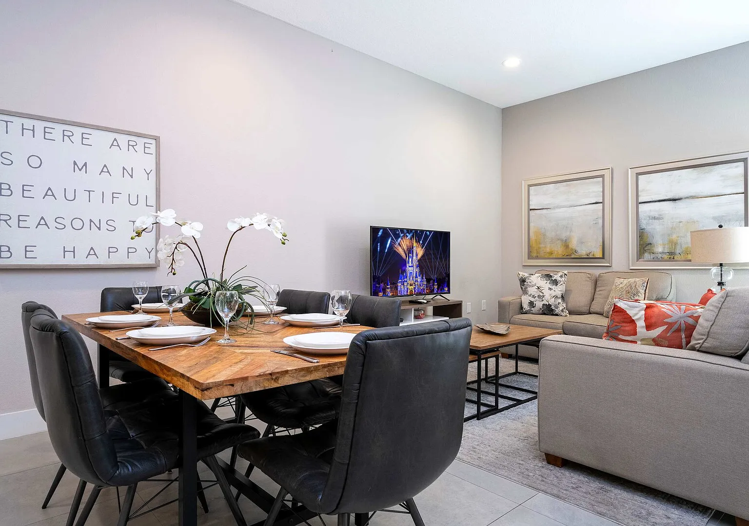 Modern Chic Home, Mickey and Toy Story Rooms — Photo 2