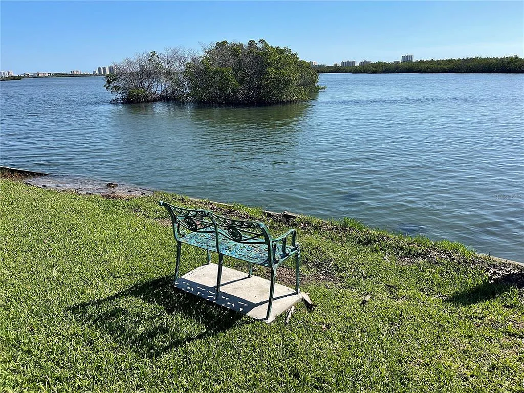2 bed, 2.0 bath, 1168 sqft, $3,200 — Photo 2