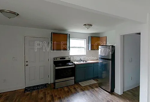 1637 W 34th St Photo 1