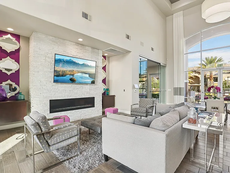 Resident Clubhouse & Lounge