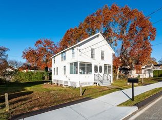 19 Hartford Ave, Old Lyme, CT 06371