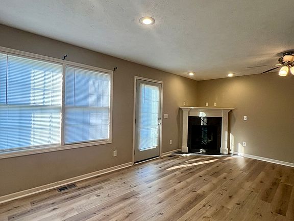 5th image of 1112 Ekstam Dr APT 4