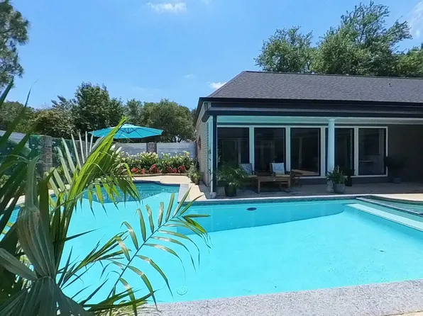 3339 Country Club Blvd, Stafford, TX 77477
