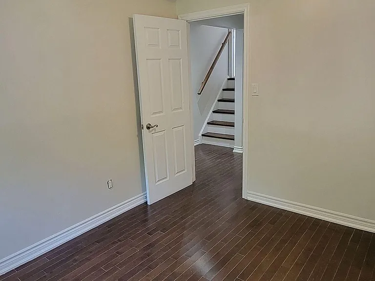 20 Mowat Cres #LOWER — Photo 9