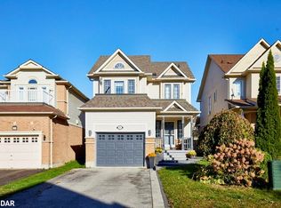 25 Whitewater St, Whitby, ON L1R2S8