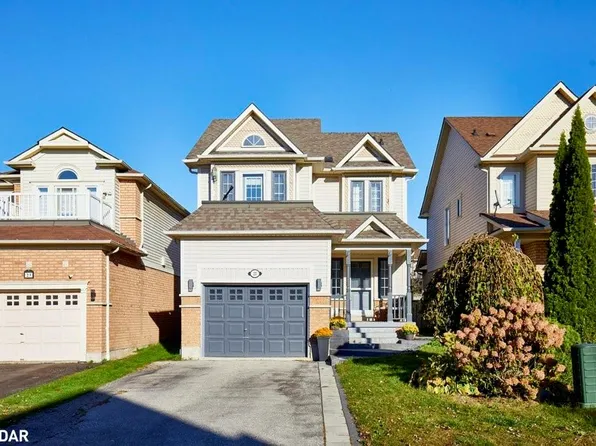 25 Whitewater St, Whitby, ON L1R 2S8