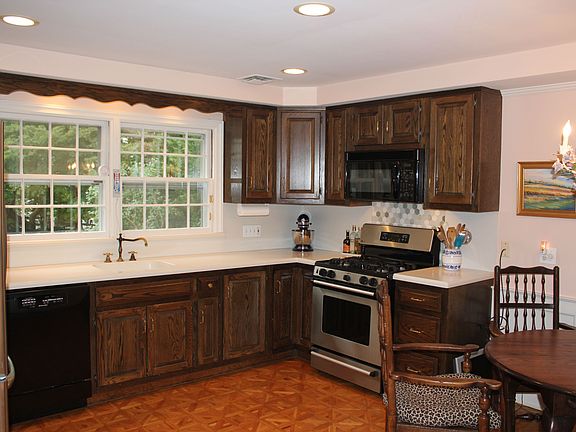 Eat-in-Kitchen Parquet Floor