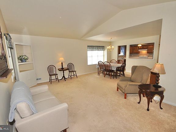 3rd image of 226 Wagon Wheel Ln